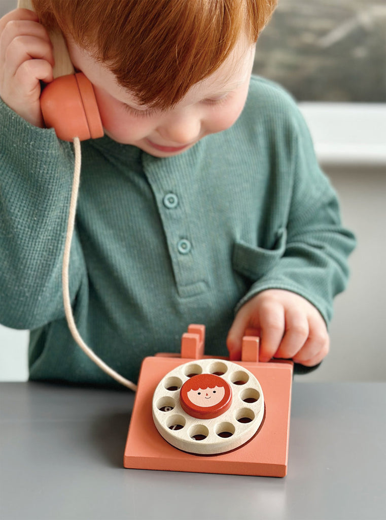 Drewniany telefon z tarczą w stylu retro zabawka telefon